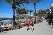 Port de Sollers strandpromenade med palmer