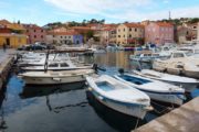 Små både i havnen i Sali, Dugi Otok