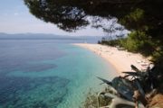 Sandstrand og turkisblåt vand på Brac