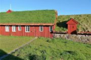 De gamle huse A Reini i Torshavn Vandreferie Færøerne