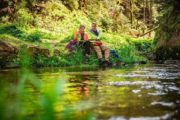 Vandreferie i Sachsiske Schweiz pause ved floden