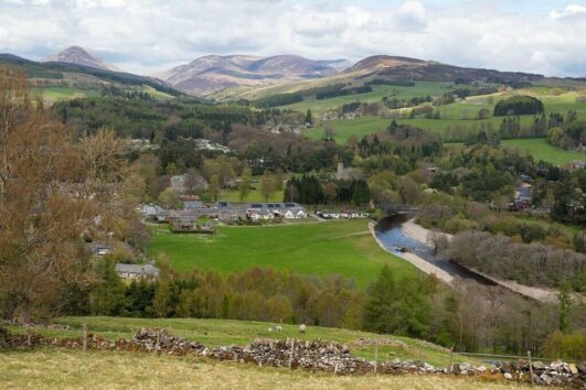 Udsigt over Pitlochry og Cairngorms Nationalpark