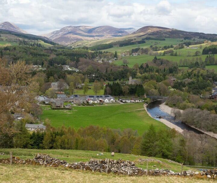 Udsigt over Pitlochry og Cairngorms Nationalpark